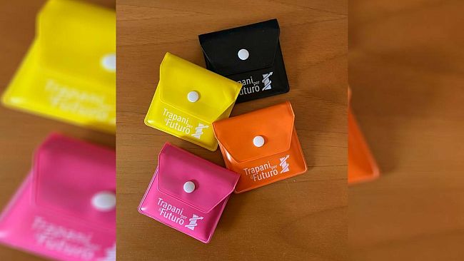 Trapani per il Futuro, l’attivismo prosegue: realizzati posacenere tascabili