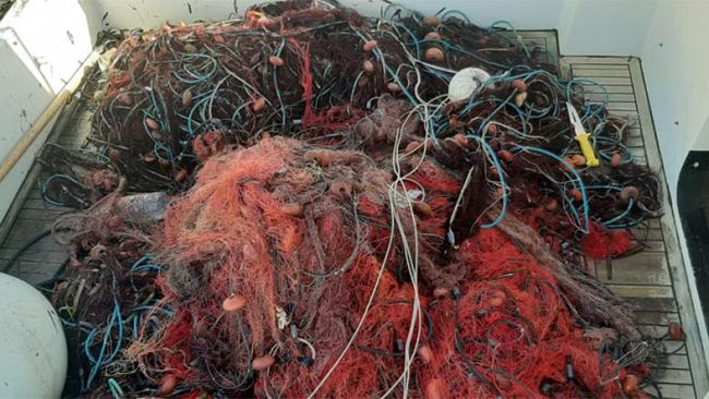 Mazara, la Capitaneria sequestra 3km di rete all’interno del porto