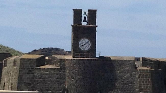 Pantelleria, l’orologio della torre del castello torna in funzione e riempie di gioia i cuori dei cittadini