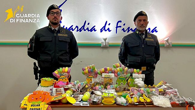giocattoli-e-addobbi-pericolosi-scatta-il-sequestro-in-un-esercizio-commerciale