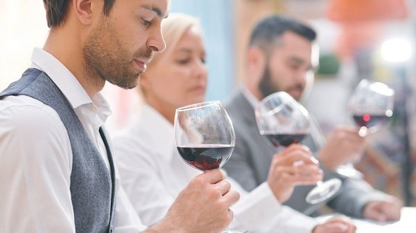 Enogastronomia: 891 siciliane etichette nella nuova guida AIS, 77 superano i 90 punti