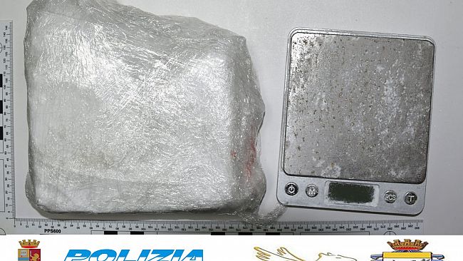 23enne trovato in possesso di droga, arrestato