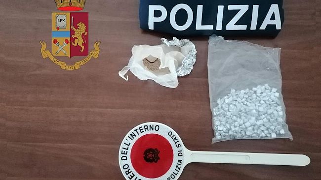 Nasconde 272 dosi di eroina : pusher arrestato dalla Polizia a Trapani