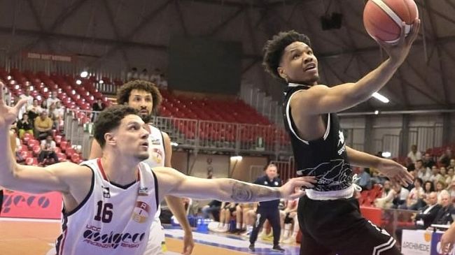 Trapani Shark, troppi alti e bassi: Piacenza vince e riapre la serie