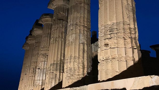 aperitivo-tra-i-templi-e-videomapping-sulle-colonne-doriche