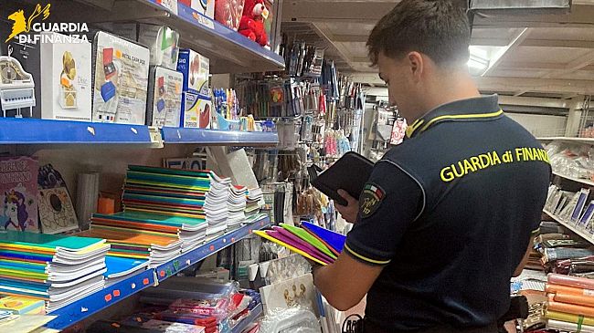 ​Sequestrati 24 mila articoli di cancelleria non sicuri, sanzionato commerciante nel Catanese