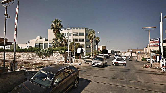 Il passaggio a livello di Via Capitano Sieli verrà eliminato. Ecco perchè…