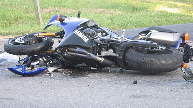 Incidente motoclistico sulla strada per Zangara, 32enne palermitano perde la vita, ferito il passeggero