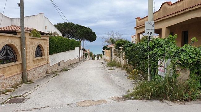 Raffica di furti nelle seconde case a Triscina. Stamattina saccheggiata la via 49