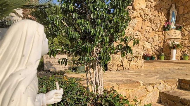 Trapani, rubata la statua della Madonna di Lourdes