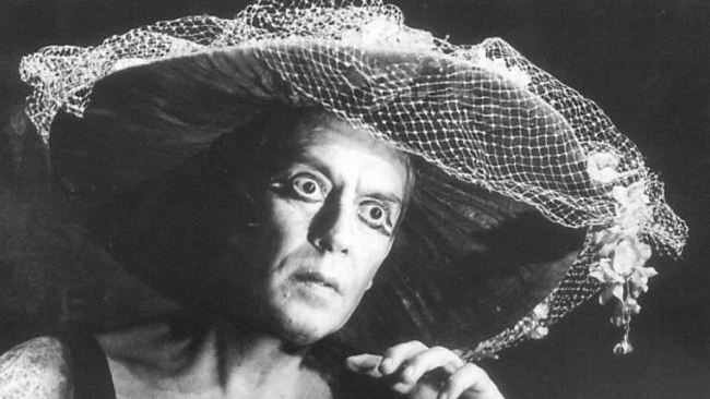 La nuova rubrica “Teatro, amore mio”. Il “Caligola” di Albert Camus  