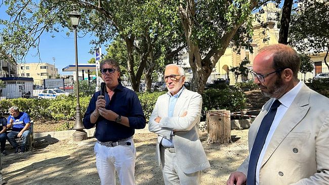 Bella l'iniziativa del sit-in contro la mafia, troppo pochi i partecipanti