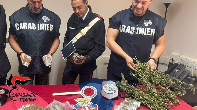 Mazara, nonostante gli arresti domiciliari spacciano e coltivano droga. Arrestati due fratelli 