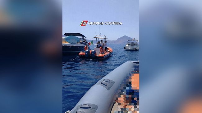 San Vito Lo Capo, barca in avaria davanti al faro: soccorsa una famiglia con due bambini