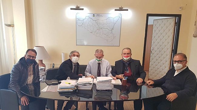 Ponte alternativo fiume Arena. Riunione con gli assessori Scilla e Falcone