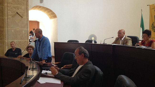 Consiglio comunale d’urgenza, approvati due atti “propedeutici” al Bilancio di previsione e contestati dall’opposizione