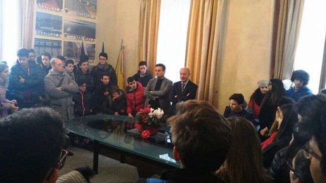 Marsala, terze classi dello scientifico in visita al palazzo muncipale e a palazzo VII Aprile