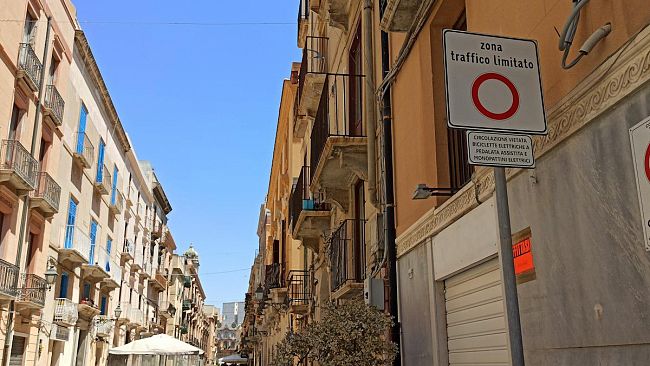 Trapani, stop a bici e monopattini elettrici in alcune vie del centro