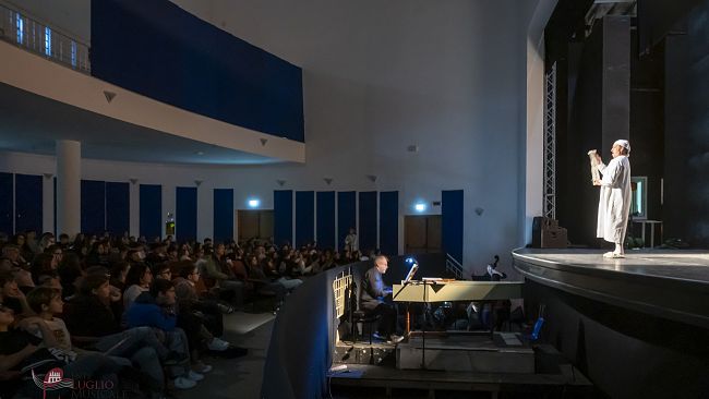 Una bambina, una salina, un sogno: sabato l'opera 