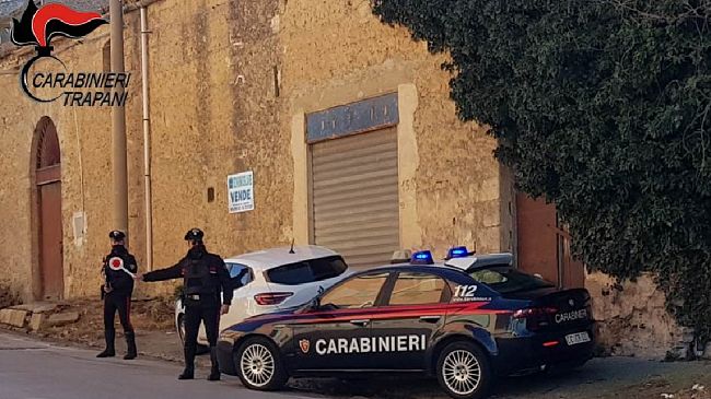 Alcamo: ubriaco aggredisce personale sanitario e carabinieri. Denunciato