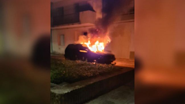Gibellina. Auto in fiamme nella notte. Non si esclude nessuna pista