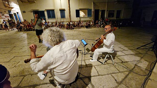 Musica a due passi dal mare, a Marettimo tributo a Dalla e al grande schermo