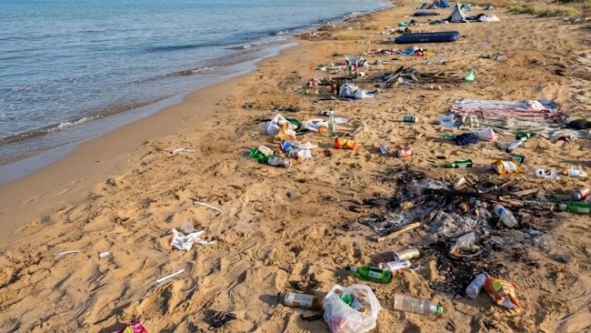 Ferragosto nel trapanese: tra ordinanze calpestate e spiagge ridotte a discariche a cielo aperto