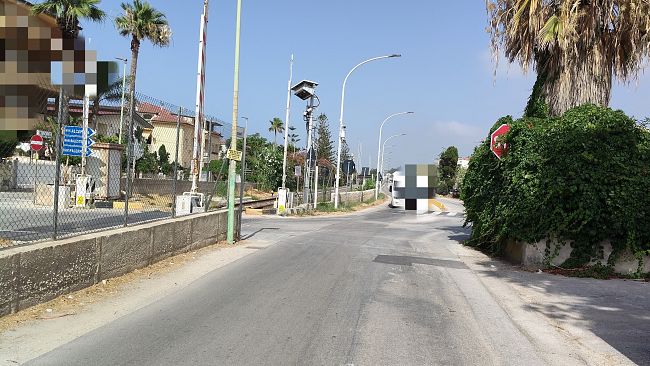 alcamo-marina-vegetazione-copre-lo-stop-serve-un-intervento-urgente-allincrocio-della-petrolgas