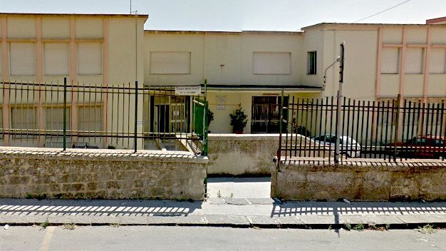 A Sortino in classe con la ffp2 e un modulo per sollevare la scuola “da ogni responsabilità”