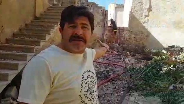 VIDEO – Mazara, incendio in un’area degradata fra piazza San Francesco e la “pilazza”.