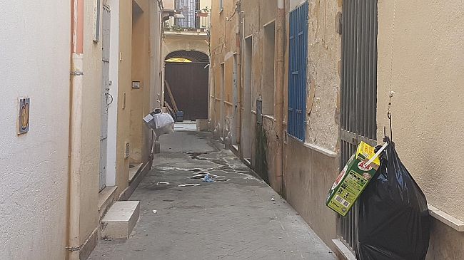 Mazara, il ritorno dei rifiuti penzolanti: escamotage per attrarre i turisti di fine estate?