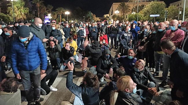 Trapani, commercianti e imprenditori scendono in piazza contro il DPCM Conte