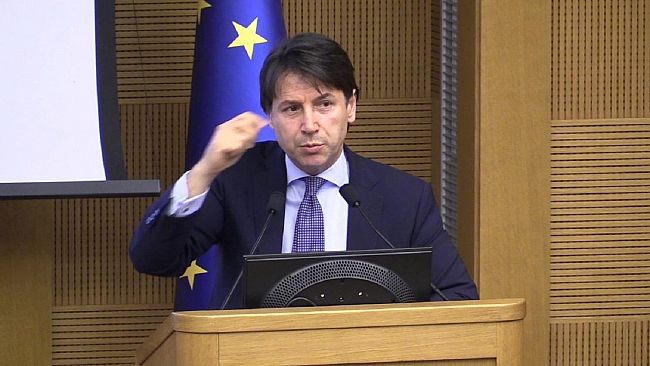 Il premier Conte, uno dei meno pagati in Europa. Scopriamo il suo stipendio