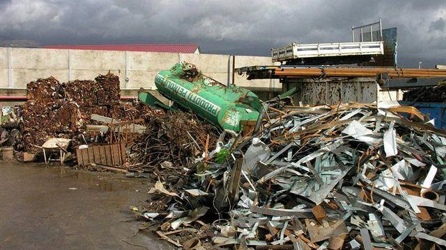 Contrada Samperi, Cimitero di vecchi autocarri scoperto dai vigili urbani: area sequestrata