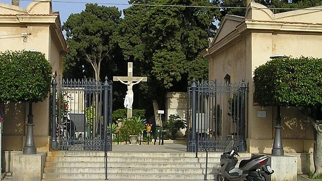 Trapani, vandali al cimitero: distrutti i servizi igienici. Danni ingenti