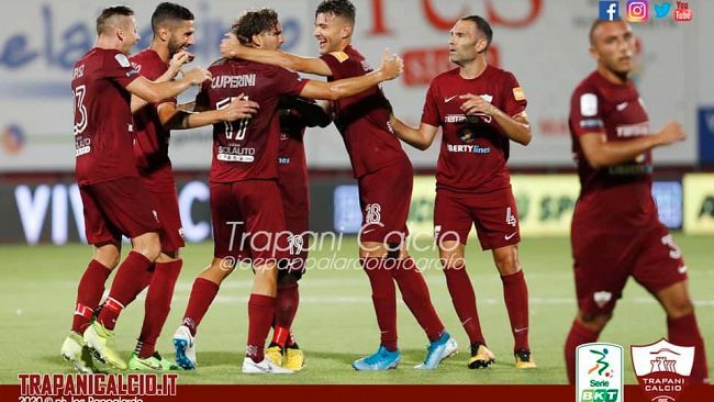 Il Trapani batte anche il Crotone e non molla la salvezza. Ora la palla passa al Coni