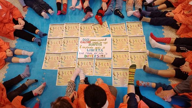 Giornata mondiale dei calzini spaiati all’ic Radice-Pappalardo