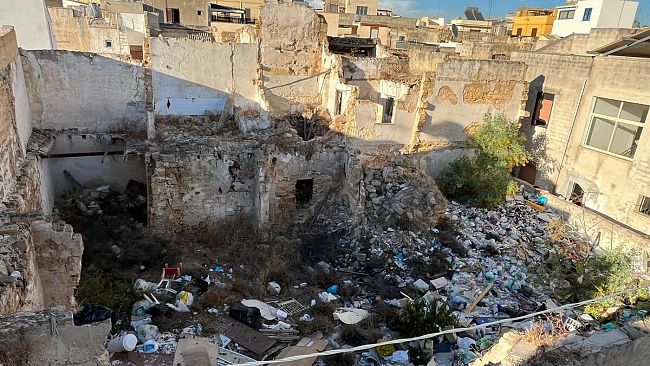 Mazara, discarica abusiva in via Goti: “d’unni c’è vista, nun ci voli prova”