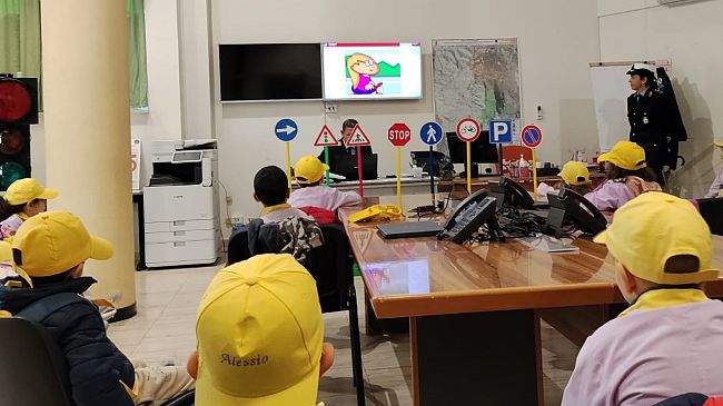 piccoli-studenti-di-alcamo-a-lezione-di-educazione-stradale