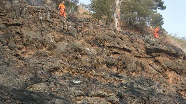 caldo-e-incendi-spenti-i-due-roghi-divampati-a-castellammare