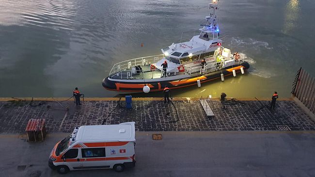 Incendio motocisterna “Filicudi M”: evacuazione eseguita dalla Guardia Costiera