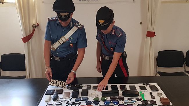 Trapani, ruba borsa da auto in sosta e fa acquisti in tabaccheria con la carta. Arrestato