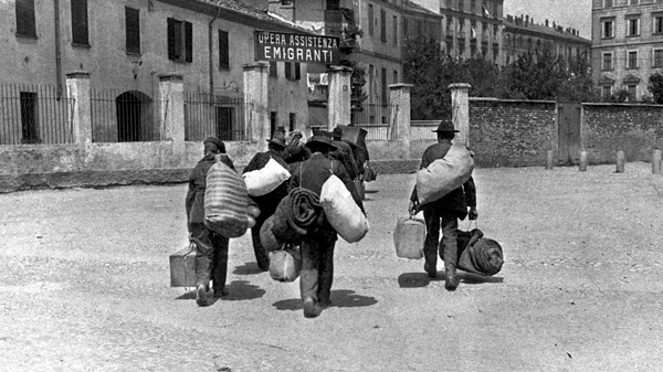 Faro di Posizione: La valigia di cartone