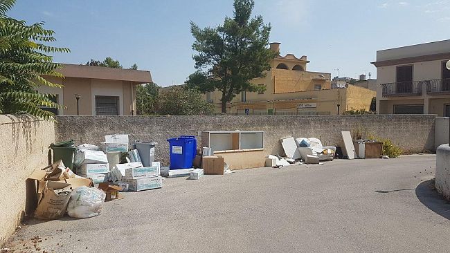 VIDEO – Mazara, discarica all’interno ex area emergenza di via Livorno