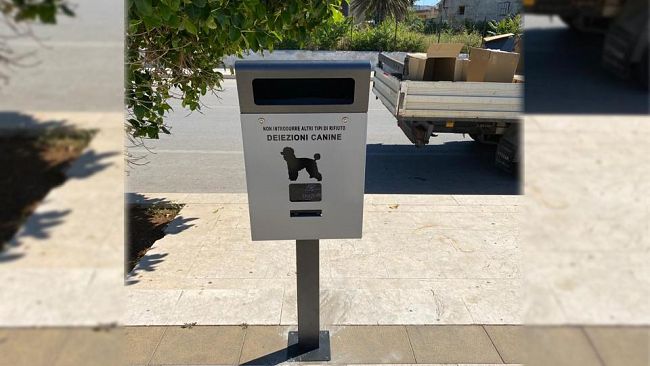 Mazara, collocati in città cestini per le deiezioni canine