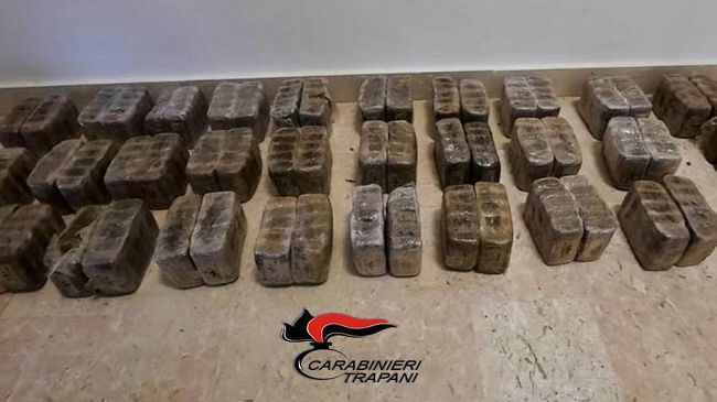Marsala, rinvenuta dai Carabinieri droga sulla spiaggia per 40 kg