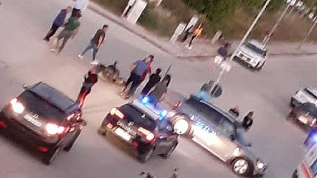 Incidente in via Tommaso Lucentini, si scontrano una Mini ed una moto