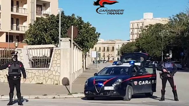 Trapani: invita a cena un amico lo deruba e chiede soldi per il riscatto
