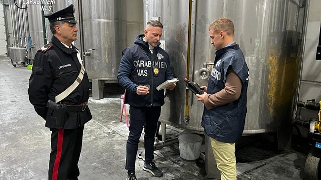 Mazara, controlli dei NAS alle cantine vinicole: sequestrato vino privo di tracciabilità