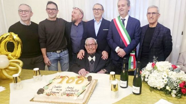 marsala-in-festa-per-i-100-anni-di-giuseppe-giubaldo-una-vita-tra-sacrificio-resilienza-e-poesia